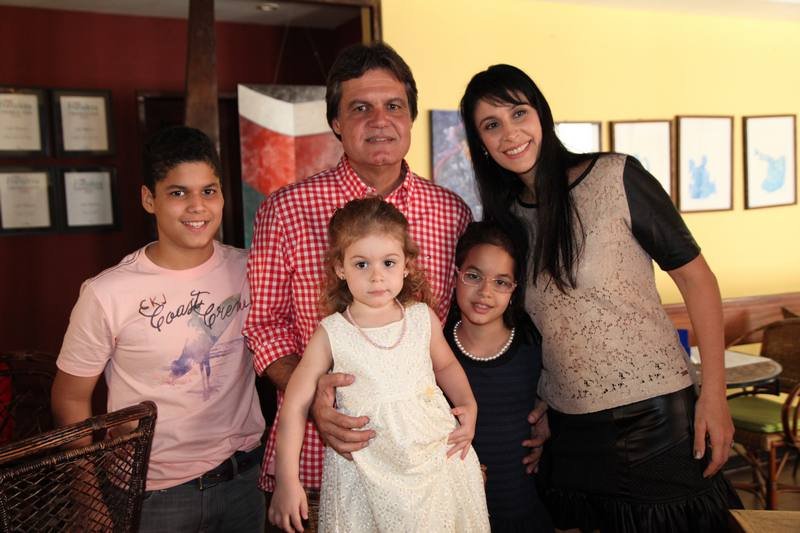 Paulo Miranda festeja troca de idade no Café Pagliuca