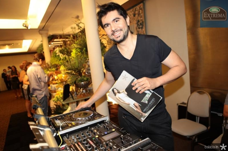 Itaquê Figueiredo comanda a discotecagem na Casa Cor Ce