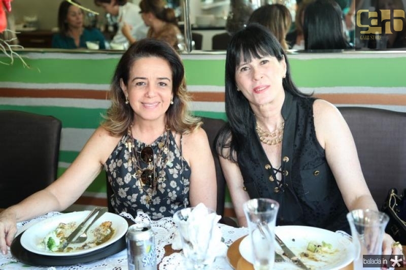 Simone Rizzato reúne as amizades em sessão parabéns