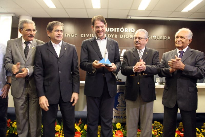 reconhecimento - Crea-CE homenageia governador Cid Gomes com Troféu Executivo Público