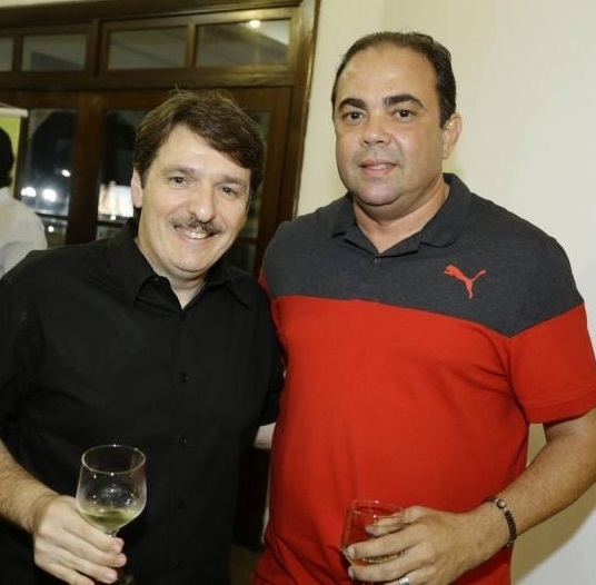 Cristiano Rocha entrega Medalha Amigo Raimundo Feitosa de Carvalho