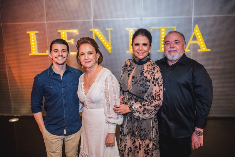 Show da Banda Eva e desfile especial marcam o lançamento da Coleção Festas da Lenita