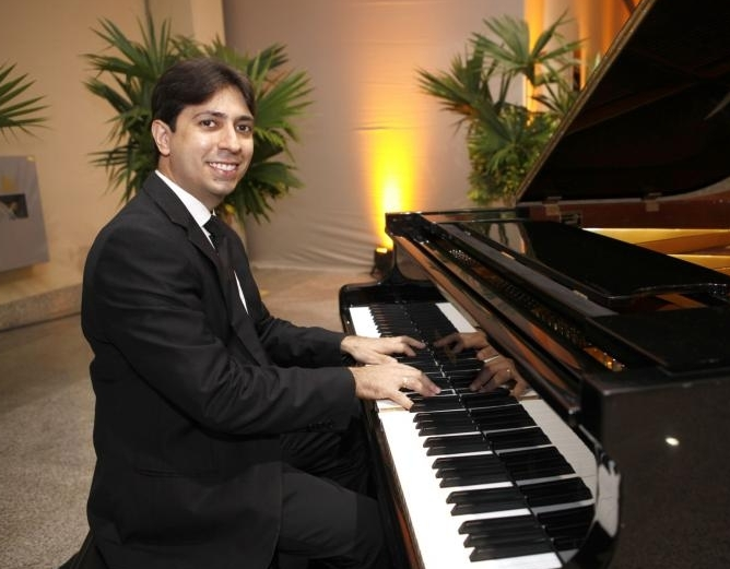 Felipe Adjafre promove Recital Solidário