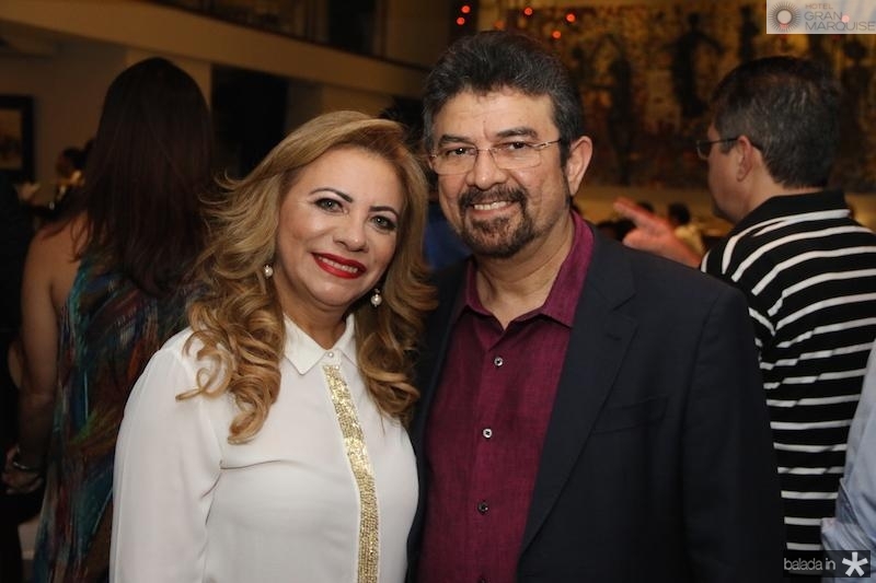 Solange Parente arma festão para comemorar os 15 anos da ACED!