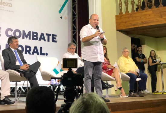 Roberto Cláudio lança combate ao assédio moral