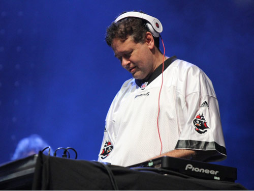 Dj Marlboro comanda a animação na Copa do Colosso