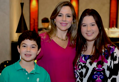 Suyane e Cláudio Dias Branco comemoram o b-day de Marcela, no Soho Restaurante