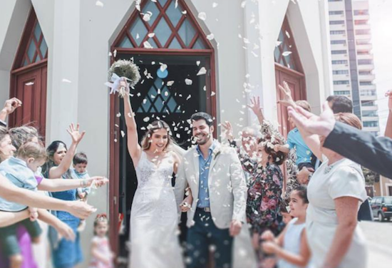 Ivna Araripe e Igor Bachá trocam alianças em cerimônia intimista