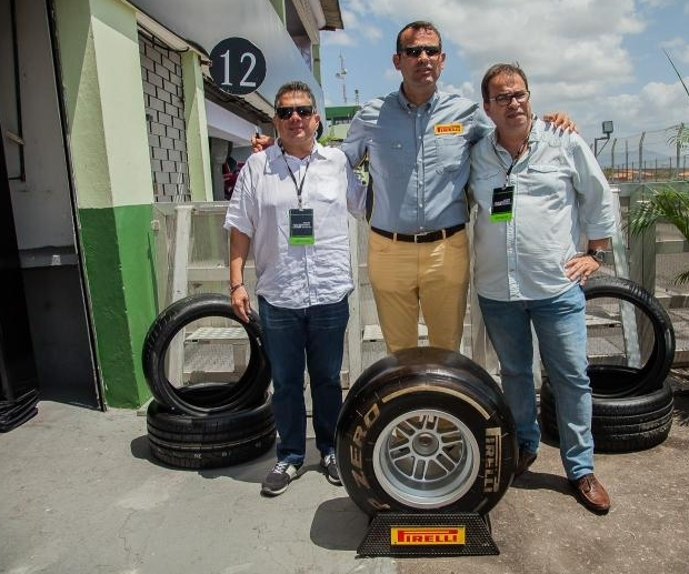 Gerardo Bastos inaugura loja padrão Black Cube da Pirelli, no RioMar