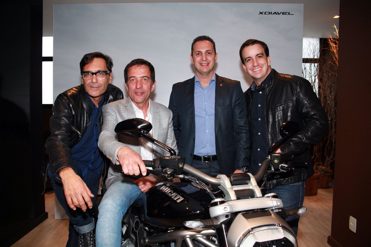 Ricardo Almeida anuncia parceria com a Ducati