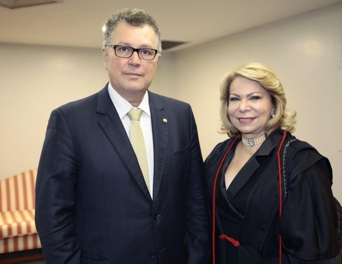 Iracema do Vale é aclamada presidente do TJCE