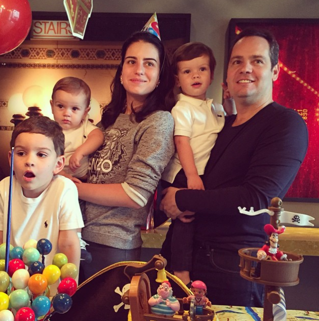 Natasha e Leonardo dos Mares Guia festejam  1 ano de Constantino