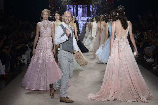 Espetáculo de luz durante o desfile da Jorge Bischoff e Samuel Cirnansck, no SPFW