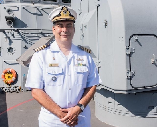 Fragata ARA Libertad abre para visitação no Porto do Mucuripe