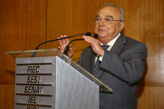 Iate Clube de Fortaleza serve de cenário para o lançamento do livro Joseoly Moreira