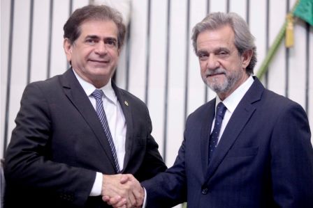 Zezinho Albuquerque elogia aprovação de Ernesto Sabóia para o TCE