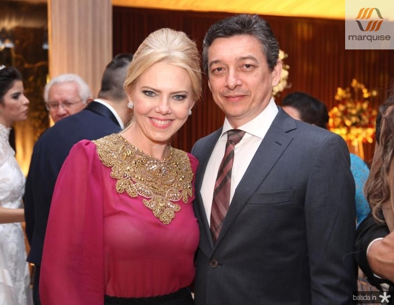 Branca e Racine Mourão recebem na noite de Natal