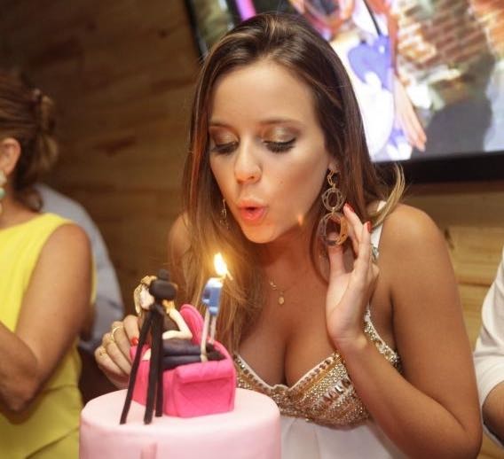 Fernanda Levy sopra velinhas nesta quarta!