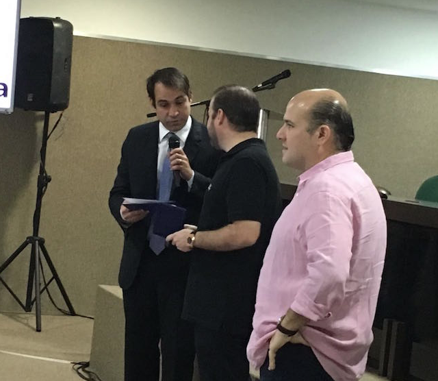 Prisco Bezerra recebe dupla homenagem no Paço Municipal