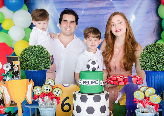 Com muita diversão, Rodrigo Furtado e Larissa Fujita celebram os seis anos do primogênito Felipe