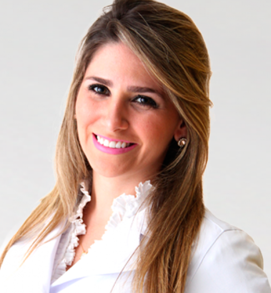 Nathália da Escóssia defende tese de mestrado no Rio de Janeiro