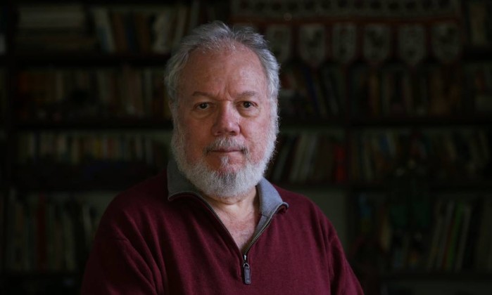 José Inácio lança  livro Praias do sol com patrocínio da Fundação Beto Studart