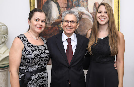 Pádua Lopes recebe a Comenda da Ordem do Mérito Cultural em solenidade no Ideal Clube