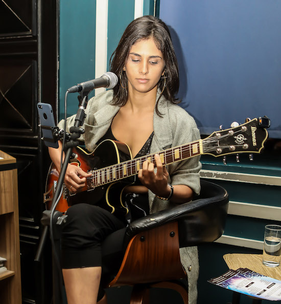 Rayane Fortes abrilhanta a noite na Cavalieri Confraria