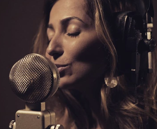 Luciana Araújo une a sanfona com a guitarra portuguesa em seu mais novo disco