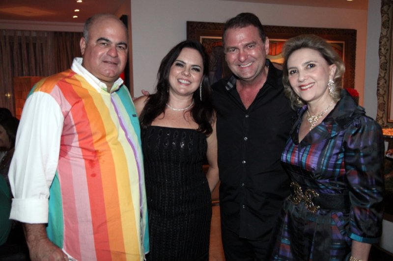 Denise Cavalcante completou 40 anos e abriu as portas de seu apê para comemorar a data