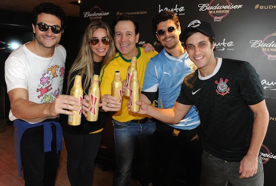 Celebridades curtem Copa na Mansão Budweiser em SP