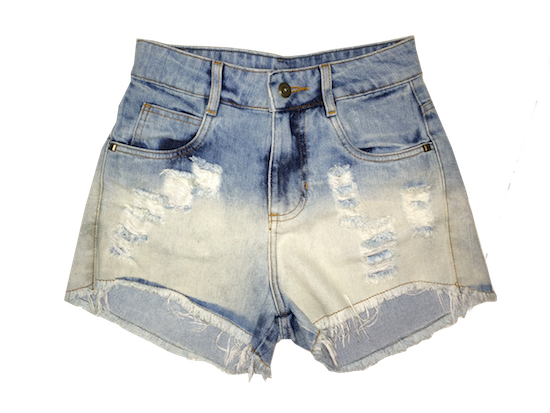 Lenita Negrão aposta em shortinhos para look com abadás