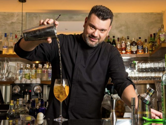 Alex Mesquita assina nova carta de drinks do Santa Grelha