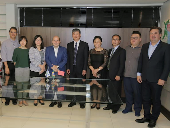 Roberto Cláudio fecha parceria com governo de Dalian