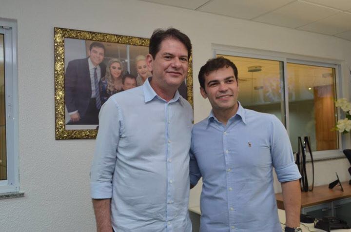 Cid Gomes recebe homenagem na Faculdade Luciano Feijão