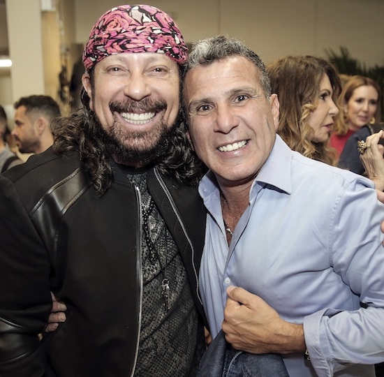 Bell Marques recebe homenagem de Eri Johnson no palco do PopStar