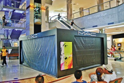 M.A.C inaugura quiosque no Shopping Iguatemi