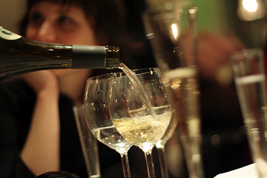 ABS realiza degustação às cegas de vinhos Chardonnnay