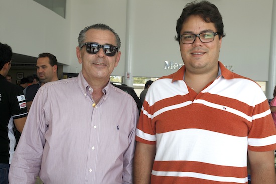 Jonas Becker pilota coquetel da Prátil na Casa Cor