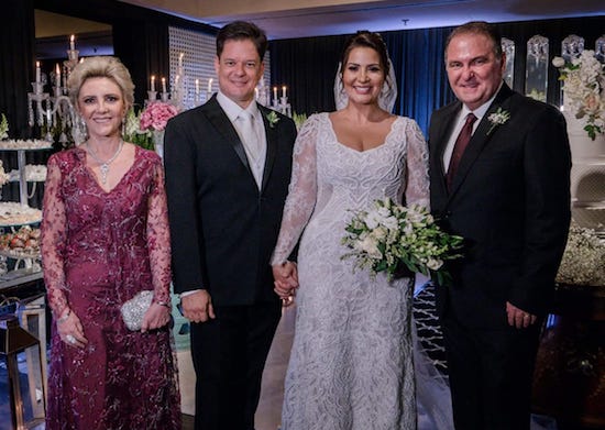 Graça e Jório da Escóssia Jr. apadrinham a feliz união de Mariana Feitosa e Marcelo Potrich