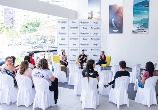 Showroom da Newsedan Jeep recebe programação em alusão ao Outubro Rosa