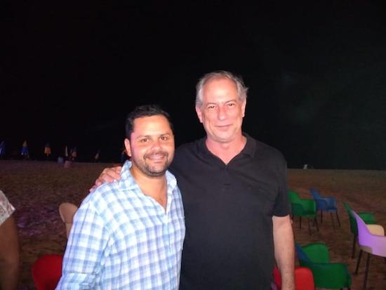 Ciro Gomes prestigia show de Giovana Bezerra na programação da Quarta Iracema