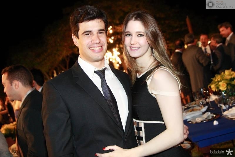 Lucas Nogueira e Livia Pontes trocam alianças