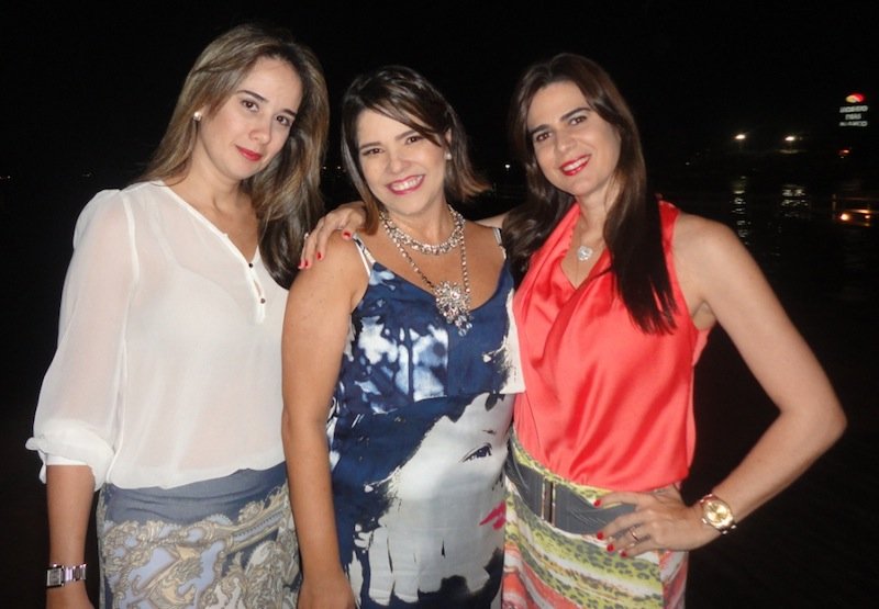 Manuela Parente festejou a nova idade rodeada das amigas, no Iate Clube