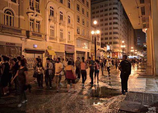 Caminhada noturna pelo centro de SP