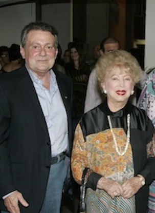 Dona Yolanda Queiroz recebe a Medalha da Abolição