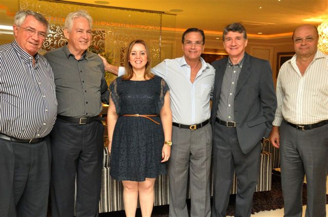 Chic Dinner: Beto Studart reúne líderes em seu apê