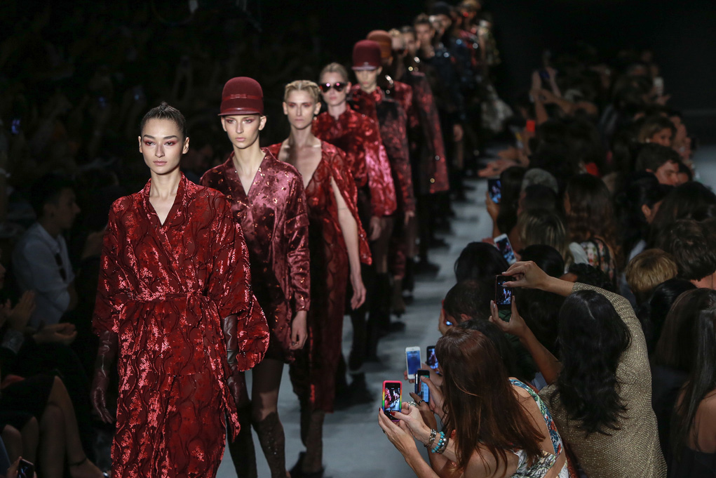 “Mãos que valem ouro” na passarela do #SPFW