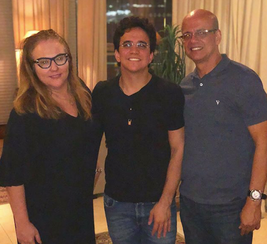 Panta Neto reúne a família para brindar sua troca de idade