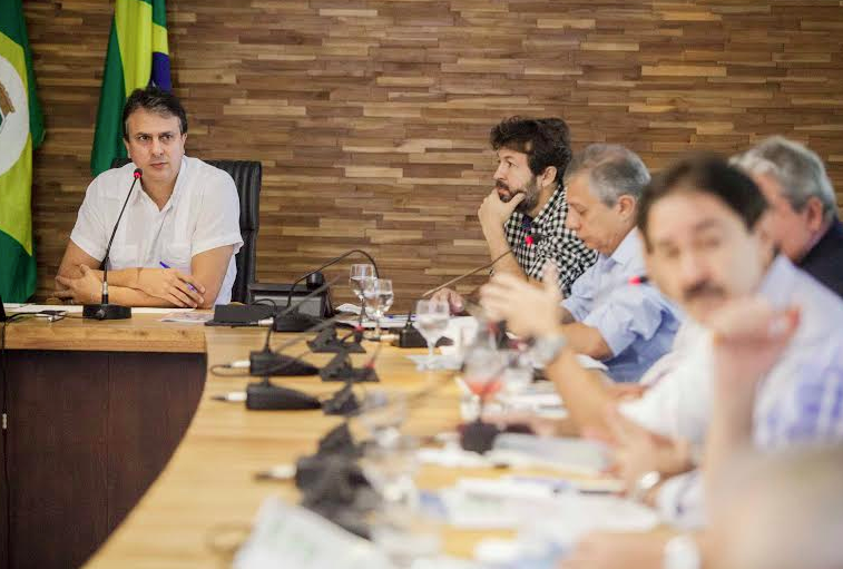 Camilo reúne deputados federais e debate ações para a saúde e seca